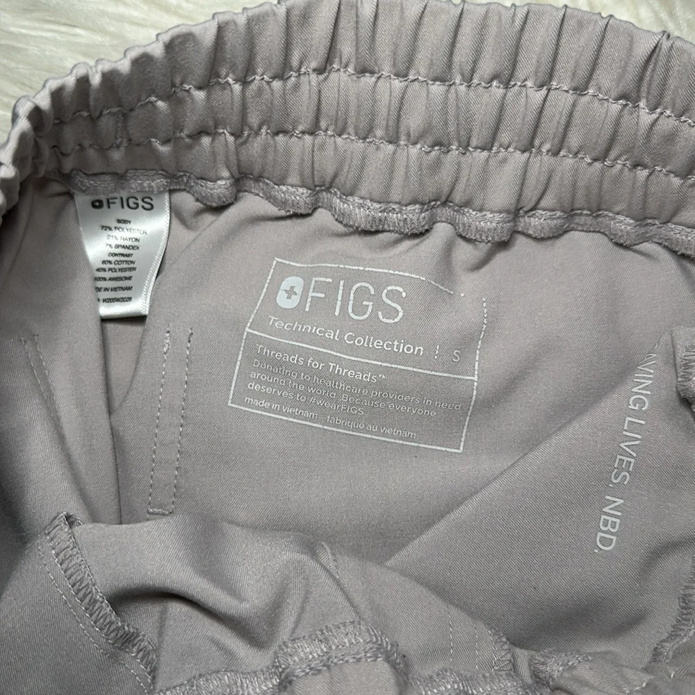 Figs Scrub Set, slate high waisted jogger and top - Picture 7 of 8